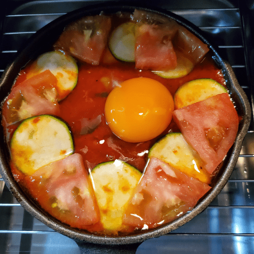 卵を落としてグリルで焼く